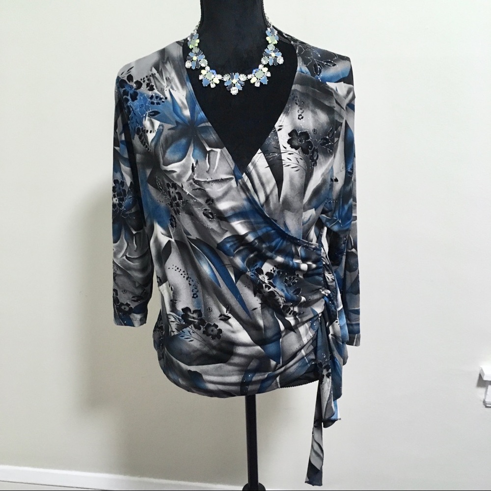 Women’s Blue & Gray Wrap-Style Floral Print Top